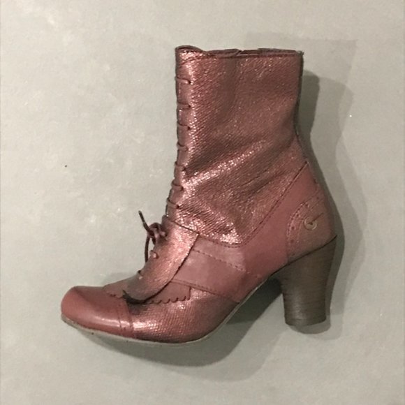 GOLD BUTTON LEATHER HEELED ANKLE BOOT - Picture 3 of 9